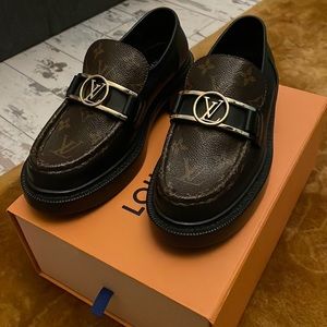 Authentic Louis Vuitton monogram academy loafers